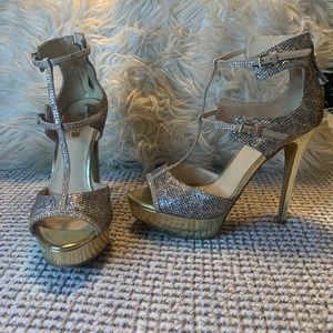 Womens gold Guess heels. Size 7